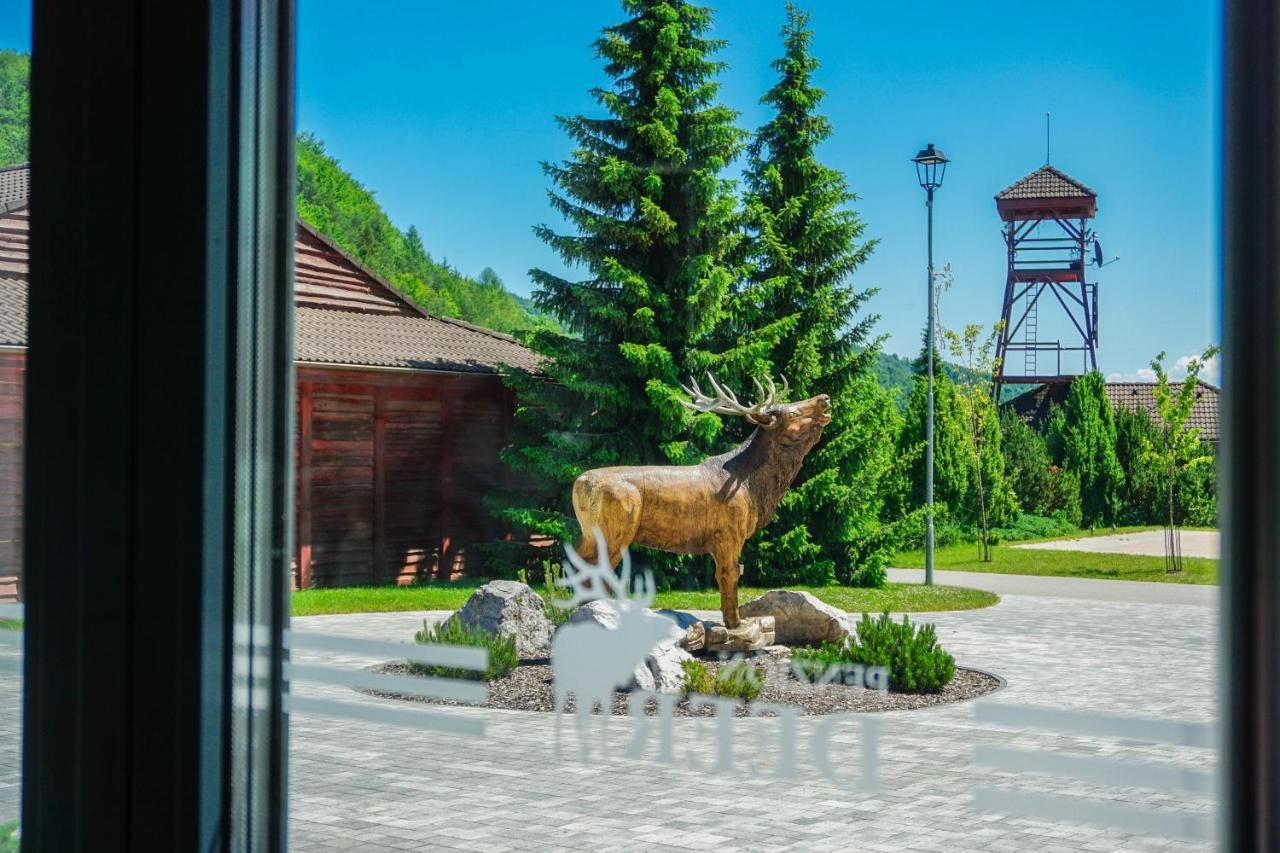 Valča Penzion Deer מראה חיצוני תמונה